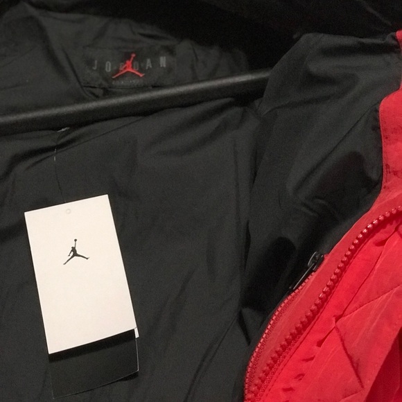 Jumpman Retro Men's Red Puffer Jacket🔥 - Picture 13 of 13